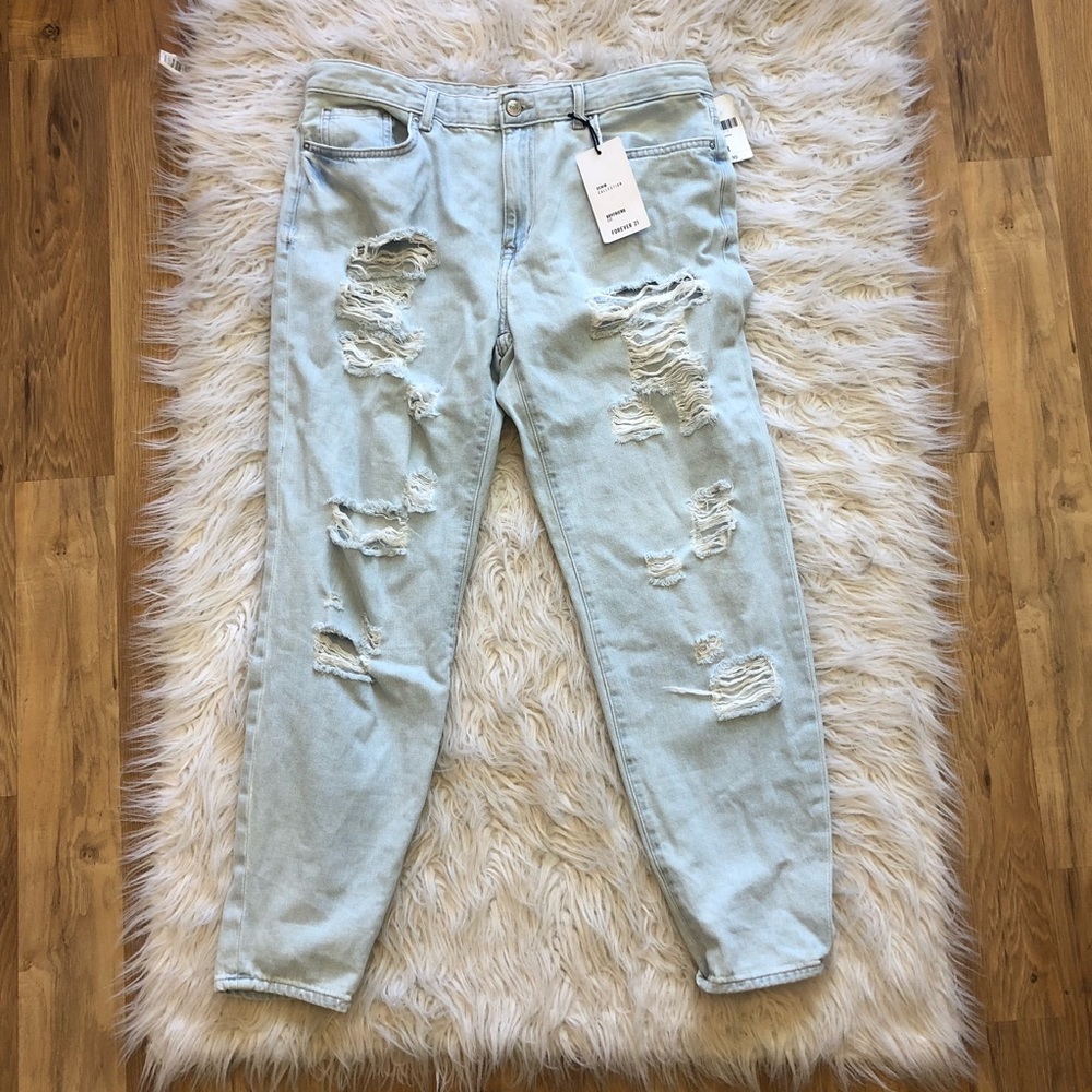 These are not your “Boyfriend” Jeans 😜 - Picture 2 of 5